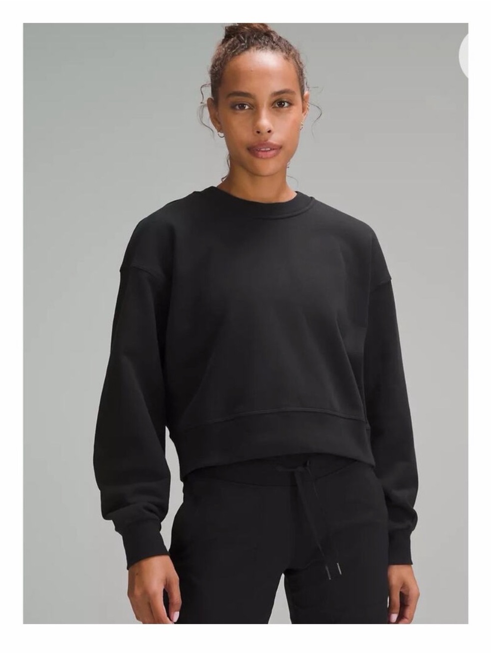 Lululemon Sweatshirt Black
Cropped Crewneck Pullover Size
8